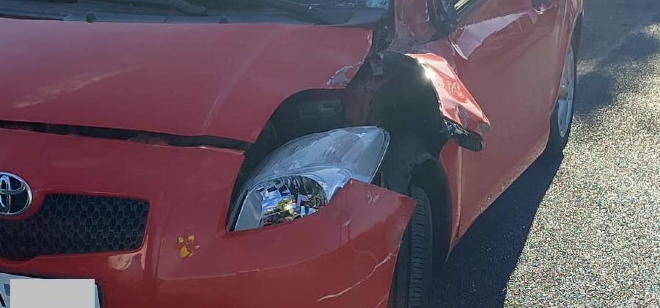 Zderzenie mana z toyotą na łuku drogi