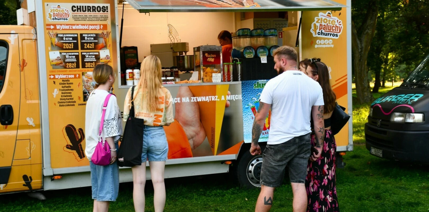 Pakość.online - Food trucki wchodzą do mniejszych miast. Tak było w Pakości