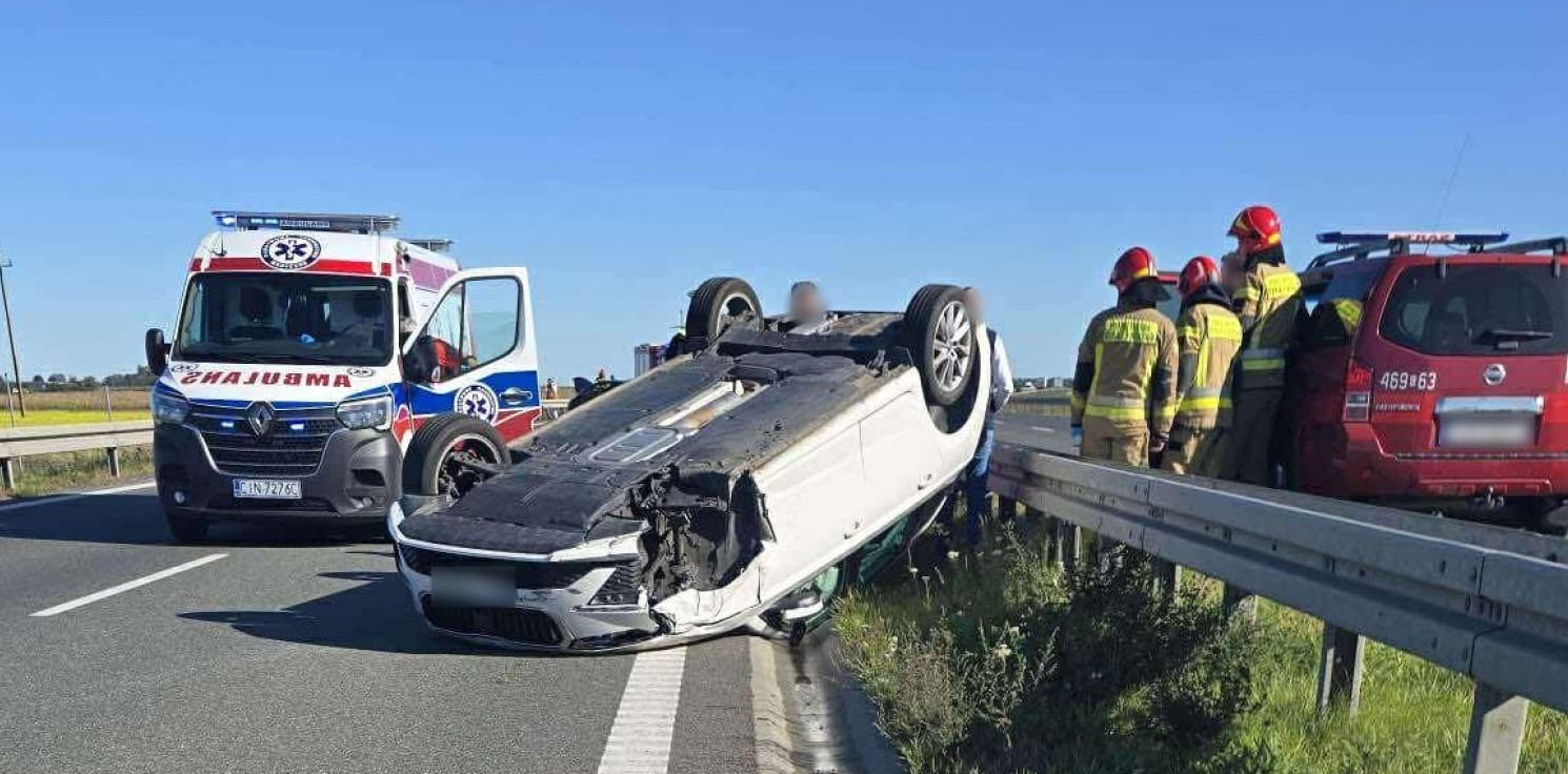 Inowrocław - Zderzenie i dachowanie na obwodnicy Inowrocławia