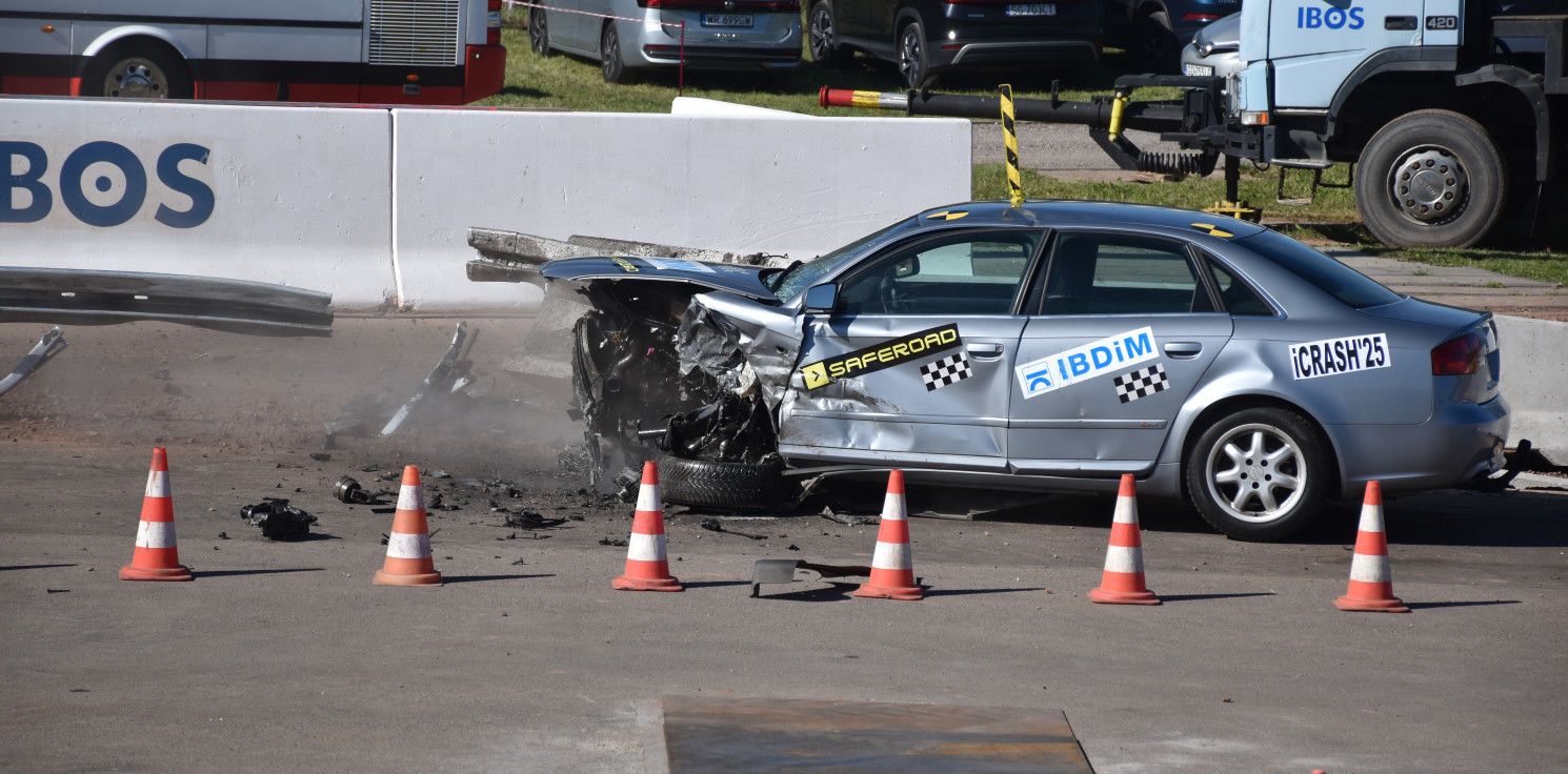 Inowrocław - Kwas siarkowy w kanalizacji, pijani w szpitalu, crash test w Inowrocławiu
