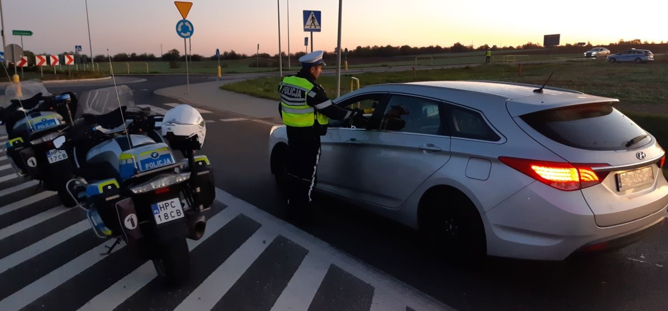 Nie wszyscy byli trzeźwi. Kierowca audi stracił "prawko"