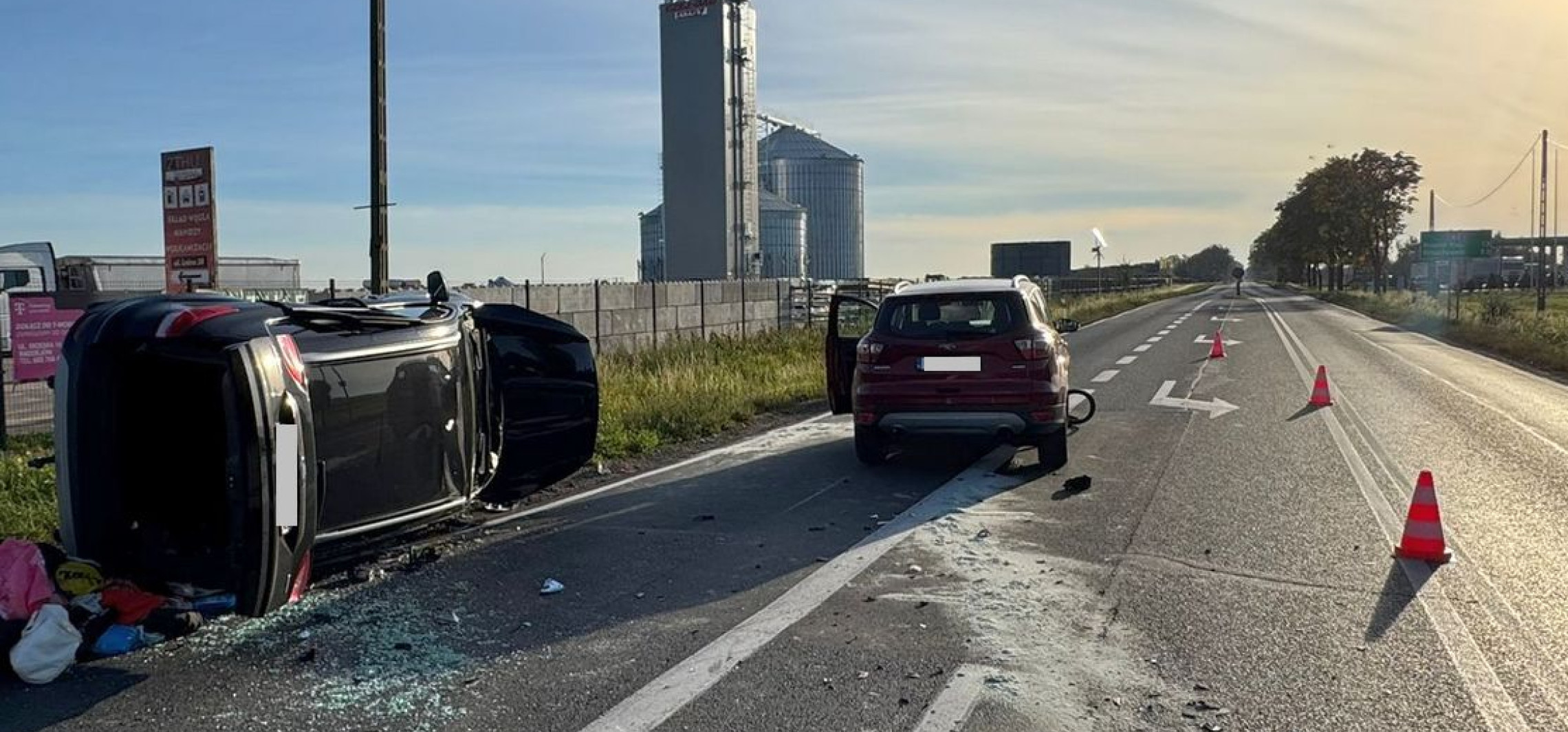 Auto na boku, jedna osoba ranna. Wypadek na "62"