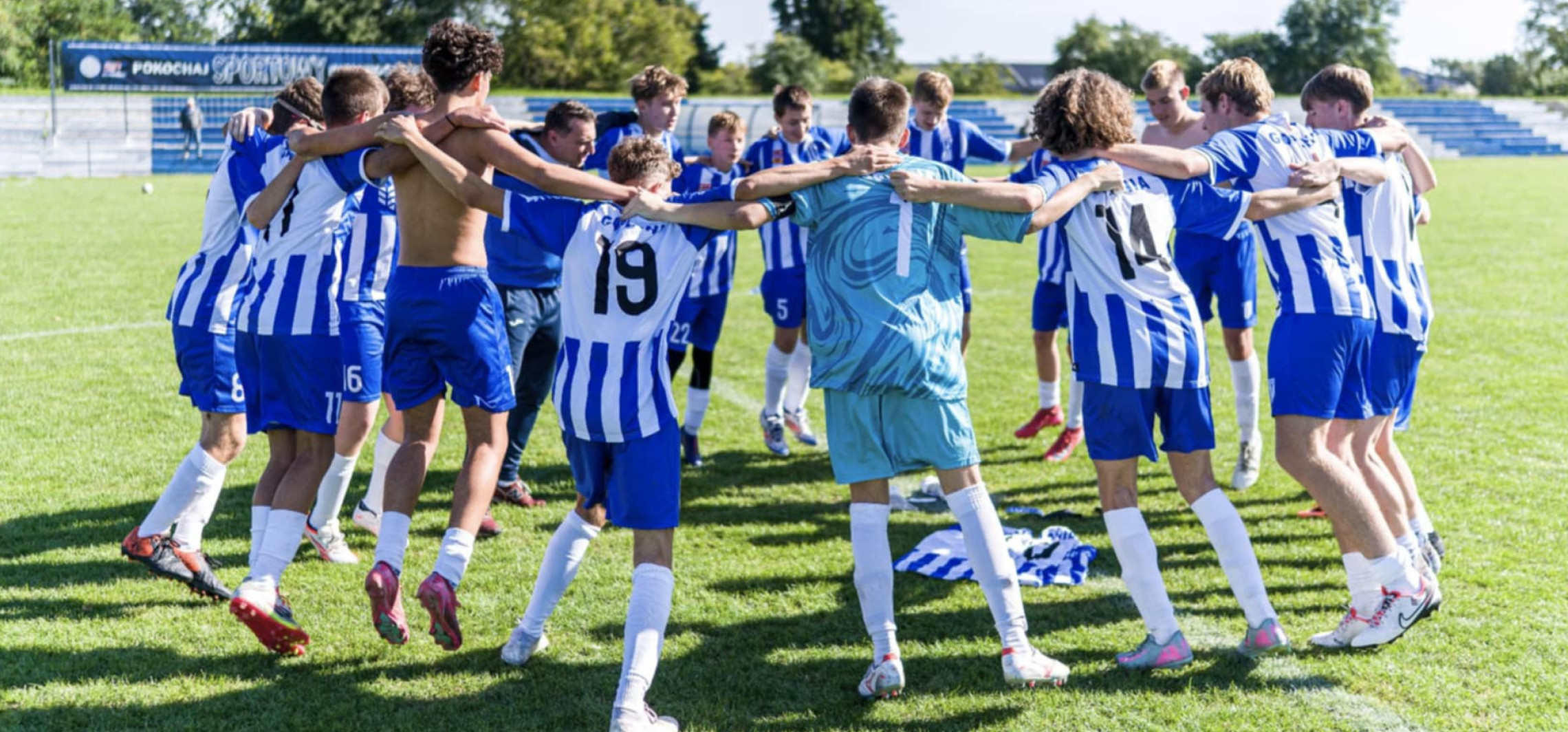 Dwa wysokie zwycięstwa, trzy przegrane. Emocjonujący weekend biało-niebieskich na młodzieżowych boiskach