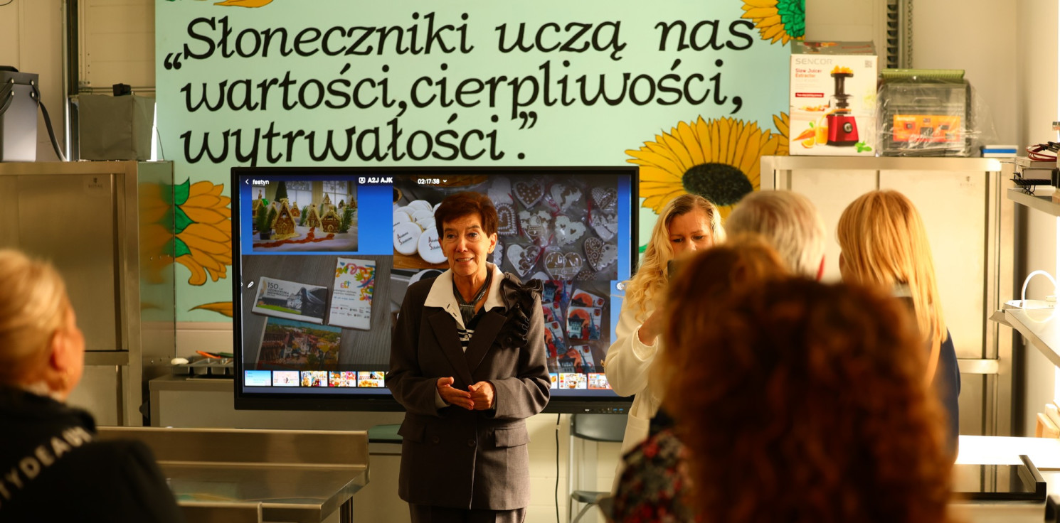 Inowrocław - Nowe pracownie w AS-ie i umowa z Pesą
