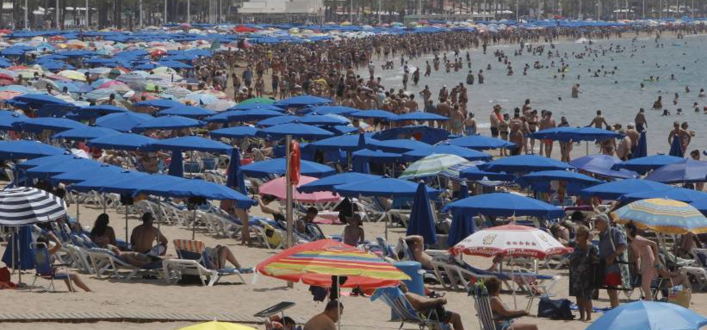 3 tys. euro grzywny za eksponowanie wulgarnych pamiątek w sklepach w hiszpańskim Benidormie