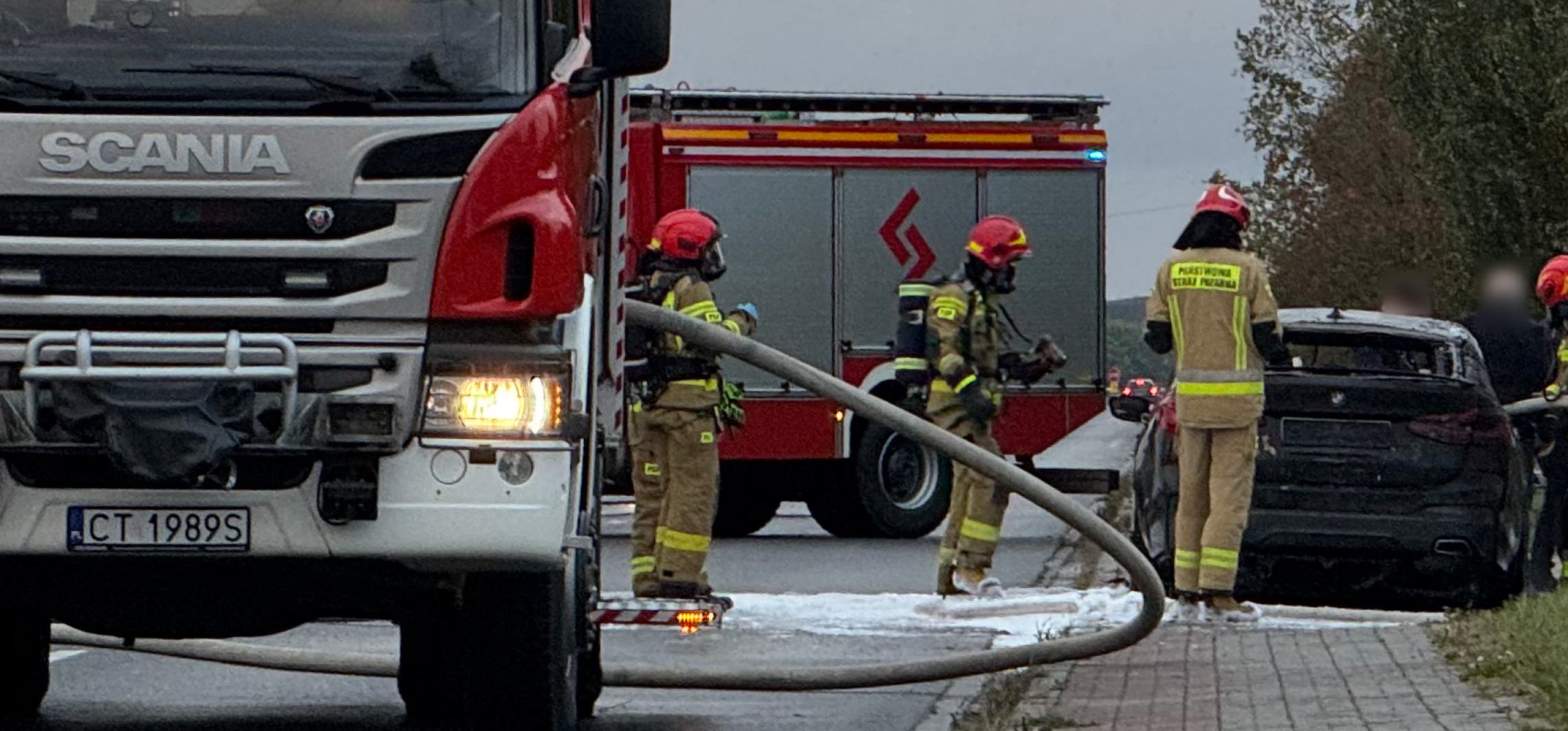 Pożar osobówki na drodze pod Inowrocławiem