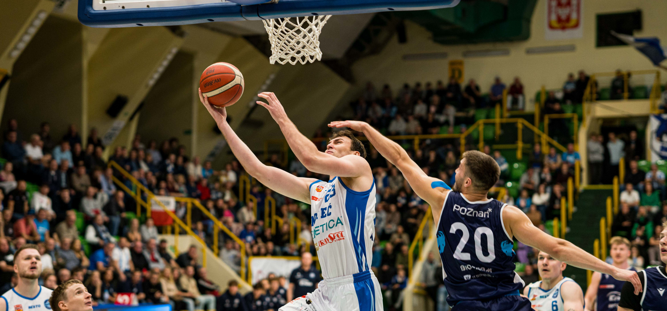 Ukrywał się na strychu, dwa zatrzymania pijanej kierującej, nowy gracz Noteci