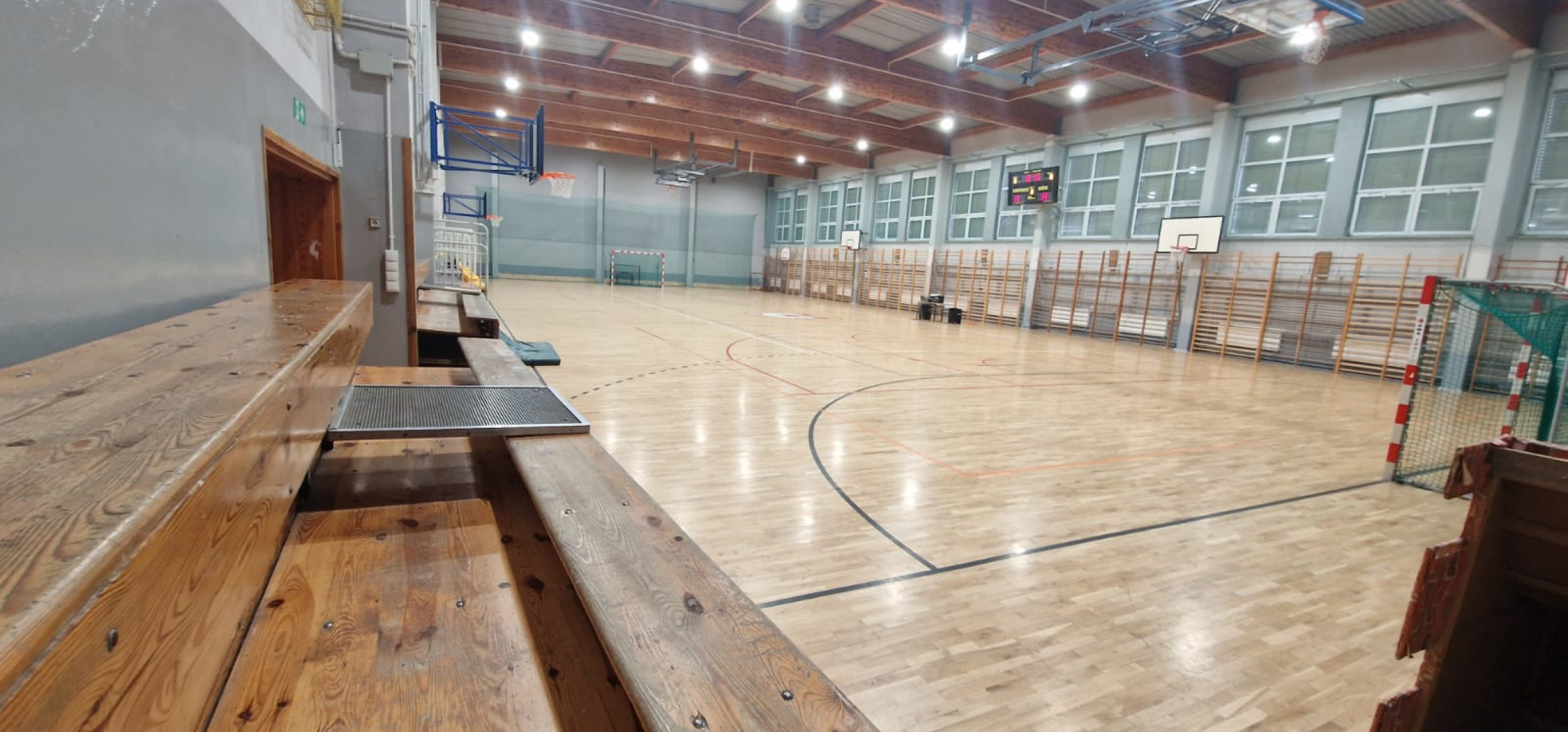 Parkiet w sali gimnastycznej do remontu