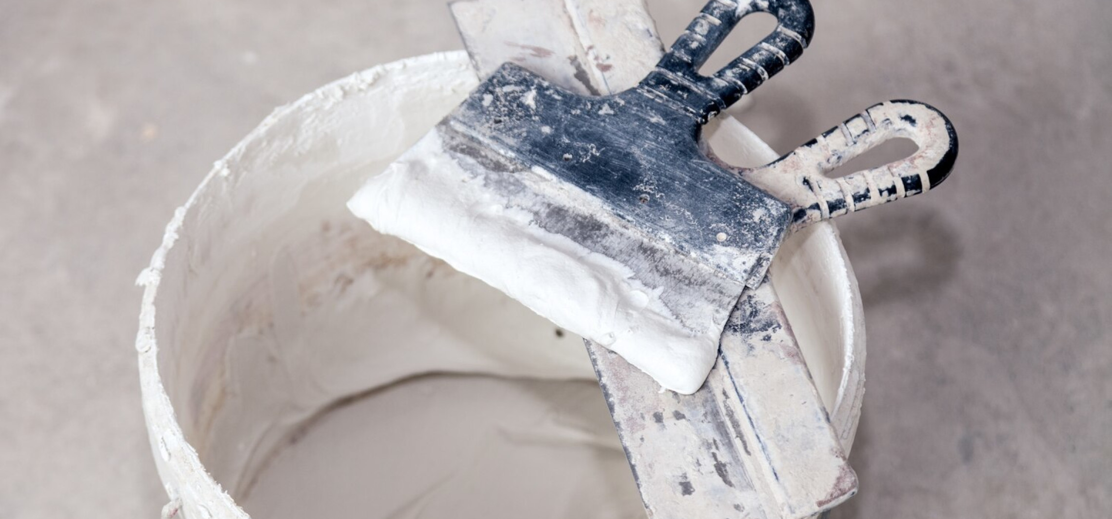 Gładzie gipsowe ? zalety i zastosowania w wykończeniach wnętrz