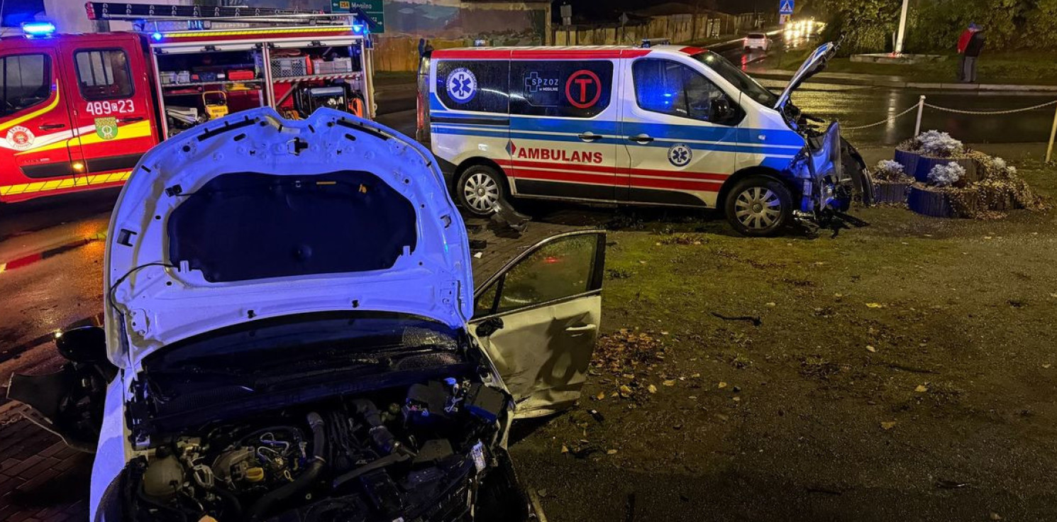 Inowrocław - Kraksa z udziałem karetki, poprawa przy przejściach dla pieszych, nietypowe kosze na śmieci