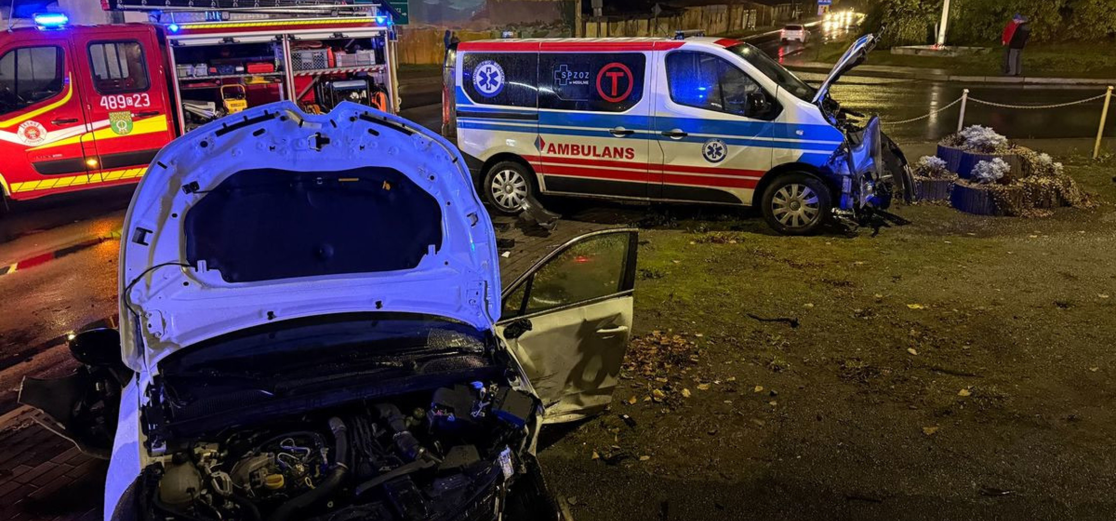 Kraksa z udziałem karetki, poprawa przy przejściach dla pieszych, nietypowe kosze na śmieci