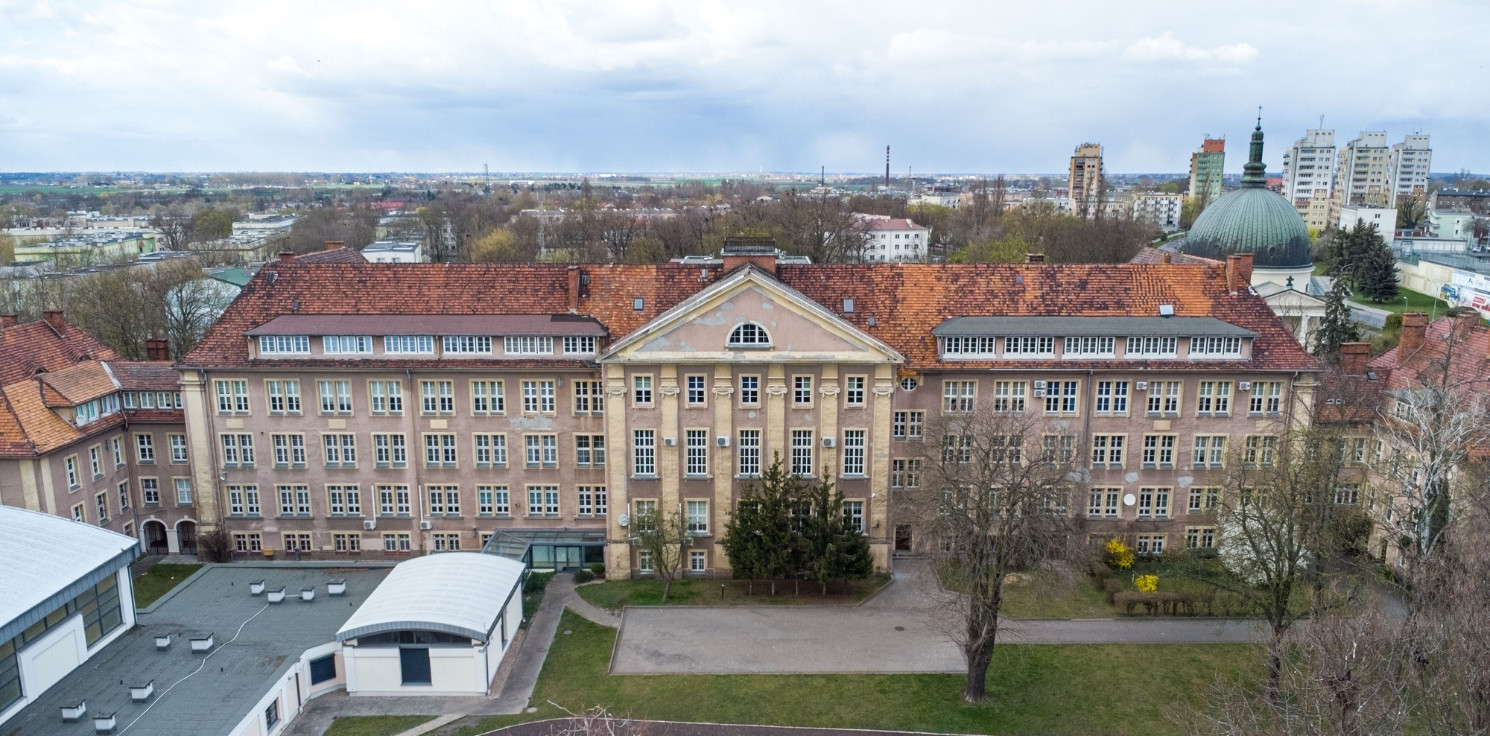 Inowrocław - Szkolne dachy do remontu, ale są przeszkody