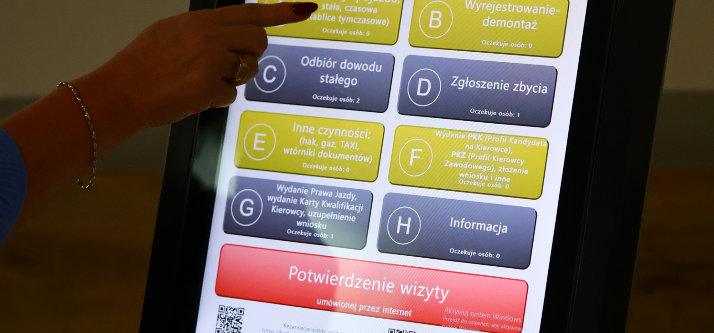 Mniej czekania w kolejkach? Wydział komunikacji wprowadza nowy system obsługi