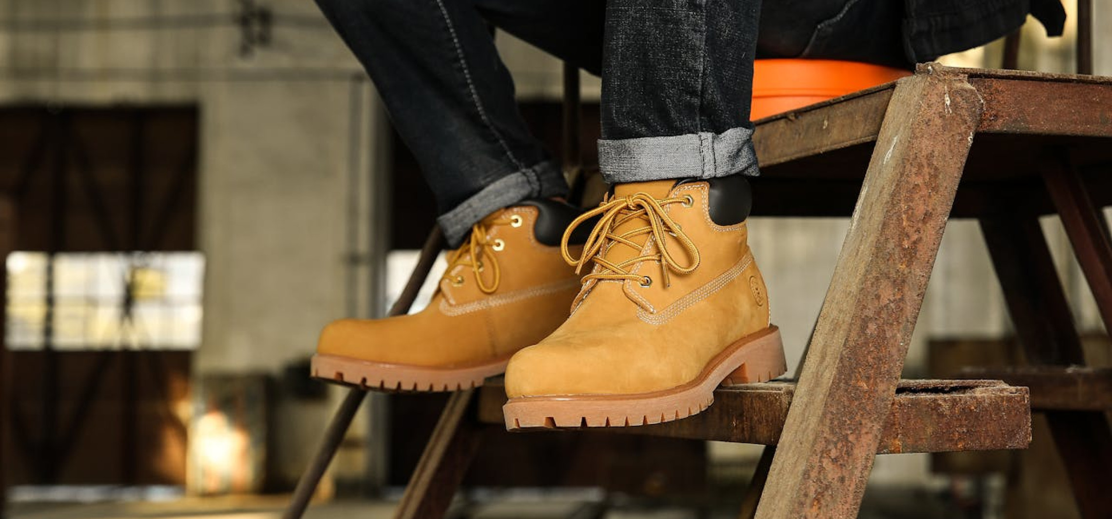 Buty robocze a komfort pracy – dlaczego warto inwestować w jakość?