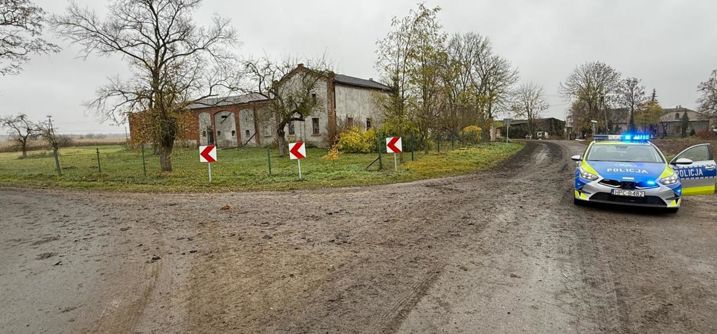 Błoto na drodze? Policja: kara choćby 1500 zł i ryzyko wypadku