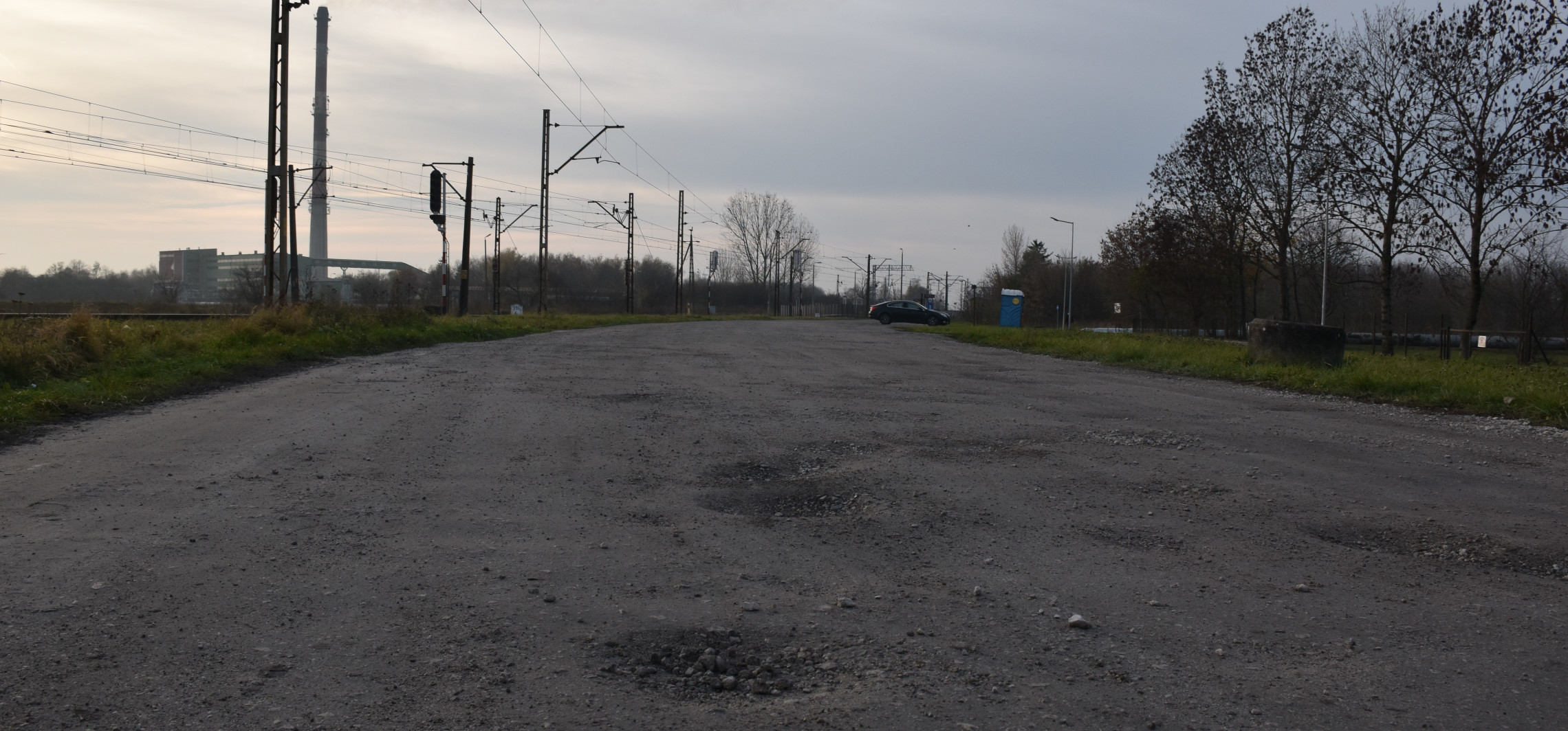 Do Rąbinka po dziurach. Nikt nie chce wybudować drogi do stacji