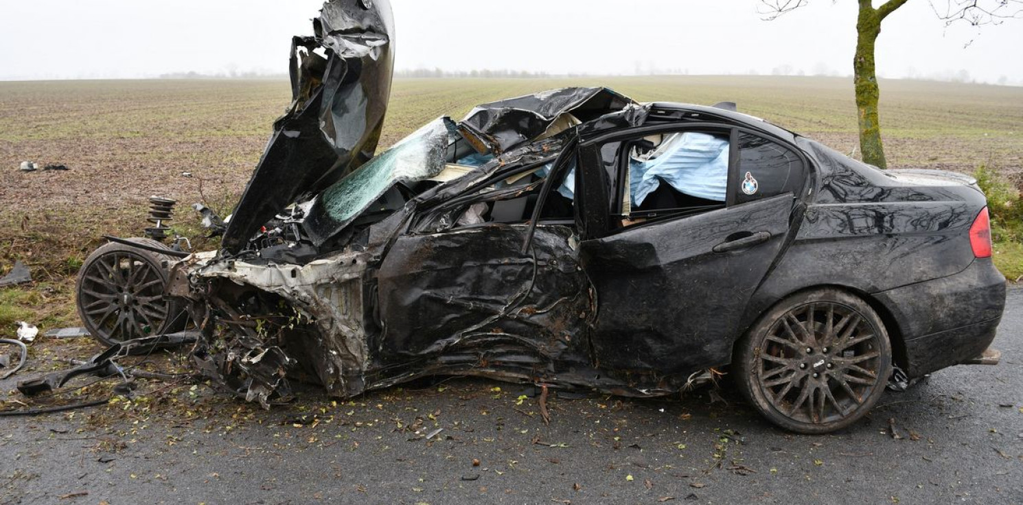 Region - Na pociąg po dziurach, rozstrzaskał bmw o drzewa, szpital inwestuje w serca