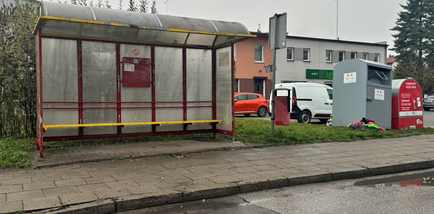 Inowrocław - Nie wymienią wiaty, bo kiedyś przystanek był wskazany do likwidacji