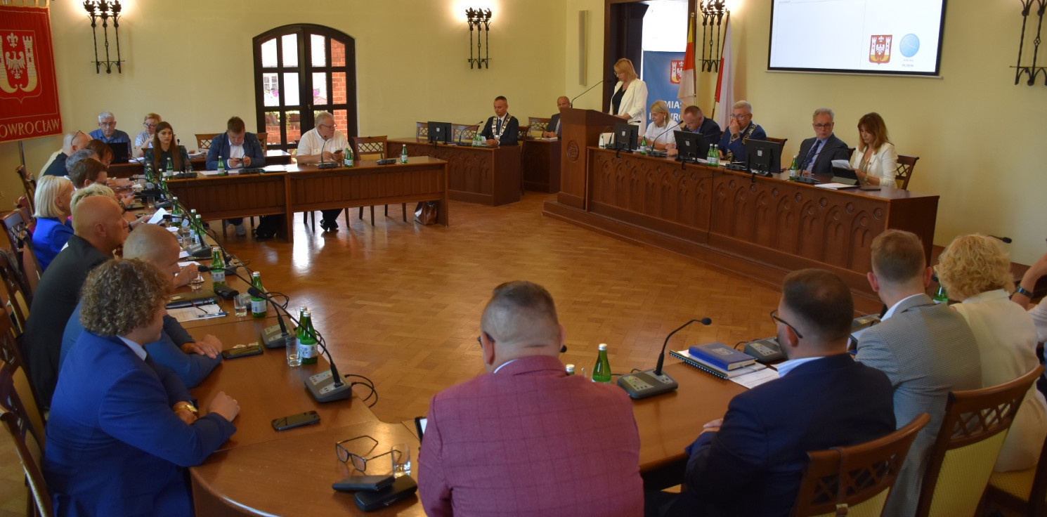 Inowrocław - Los dzieci w rękach radnych? Rodzice proszą o zabezpieczenie pieniędzy