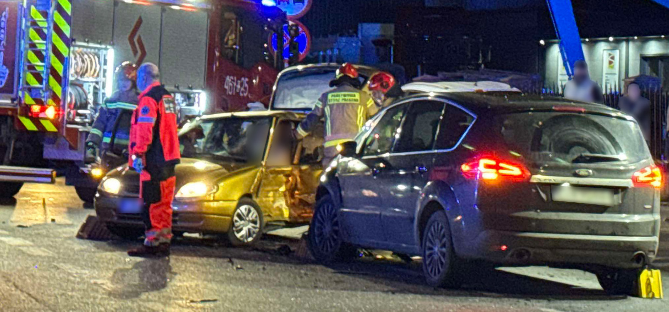 Kierowca zmarł w szpitalu. Policja prowadzi postępowanie w sprawie wypadku