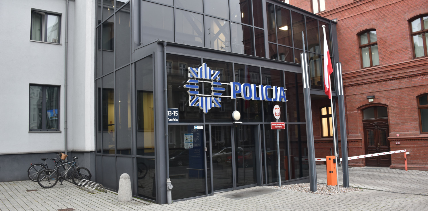 Inowrocław - Owinięty w folię termiczną szukał pomocy na komisariacie