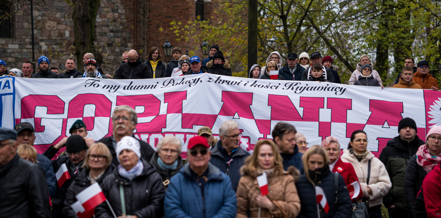 Inowrocław - Czy kibice odpowiedzą za odpalenie rac? Policja bada sprawę