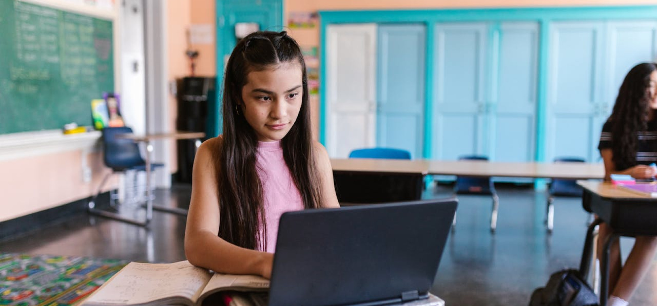 Jaki laptop dla nastolatka? Zobacz, na co zwrócić uwagę