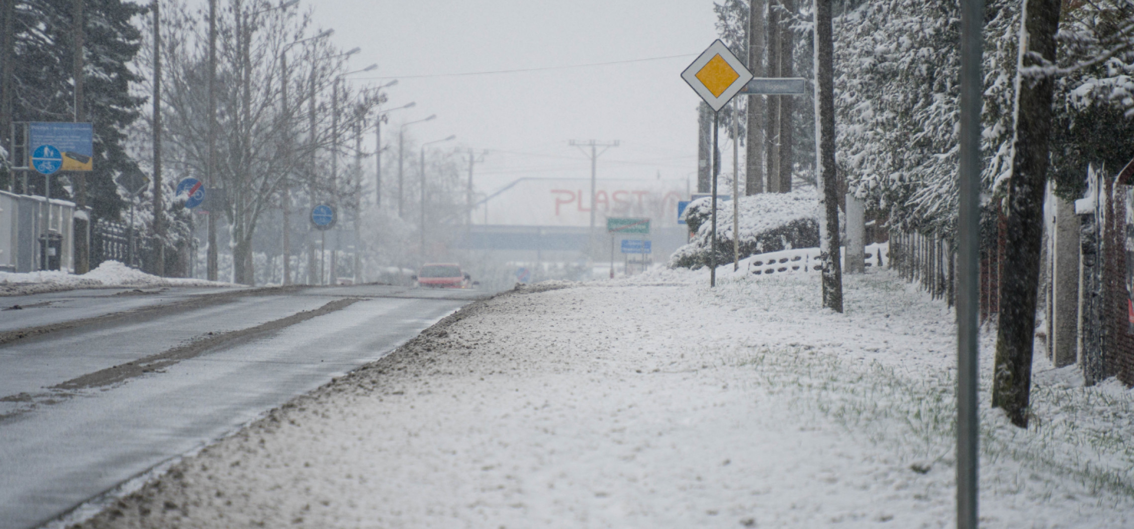 Odśnieżanie chodników. Czyj to obowiązek?