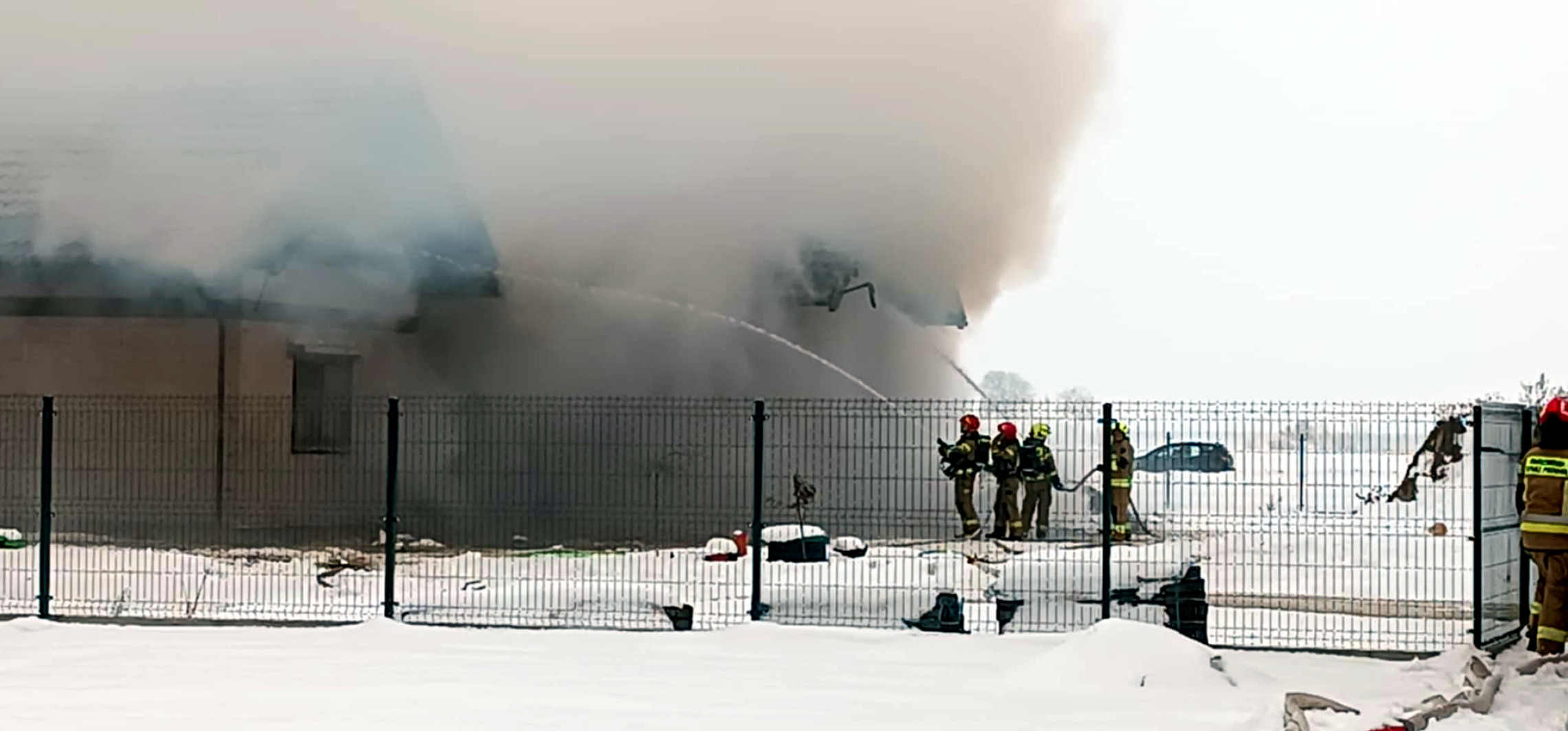 Spłonął dom niedaleko Kruszwicy. W akcji kilkanaście zastępów straży