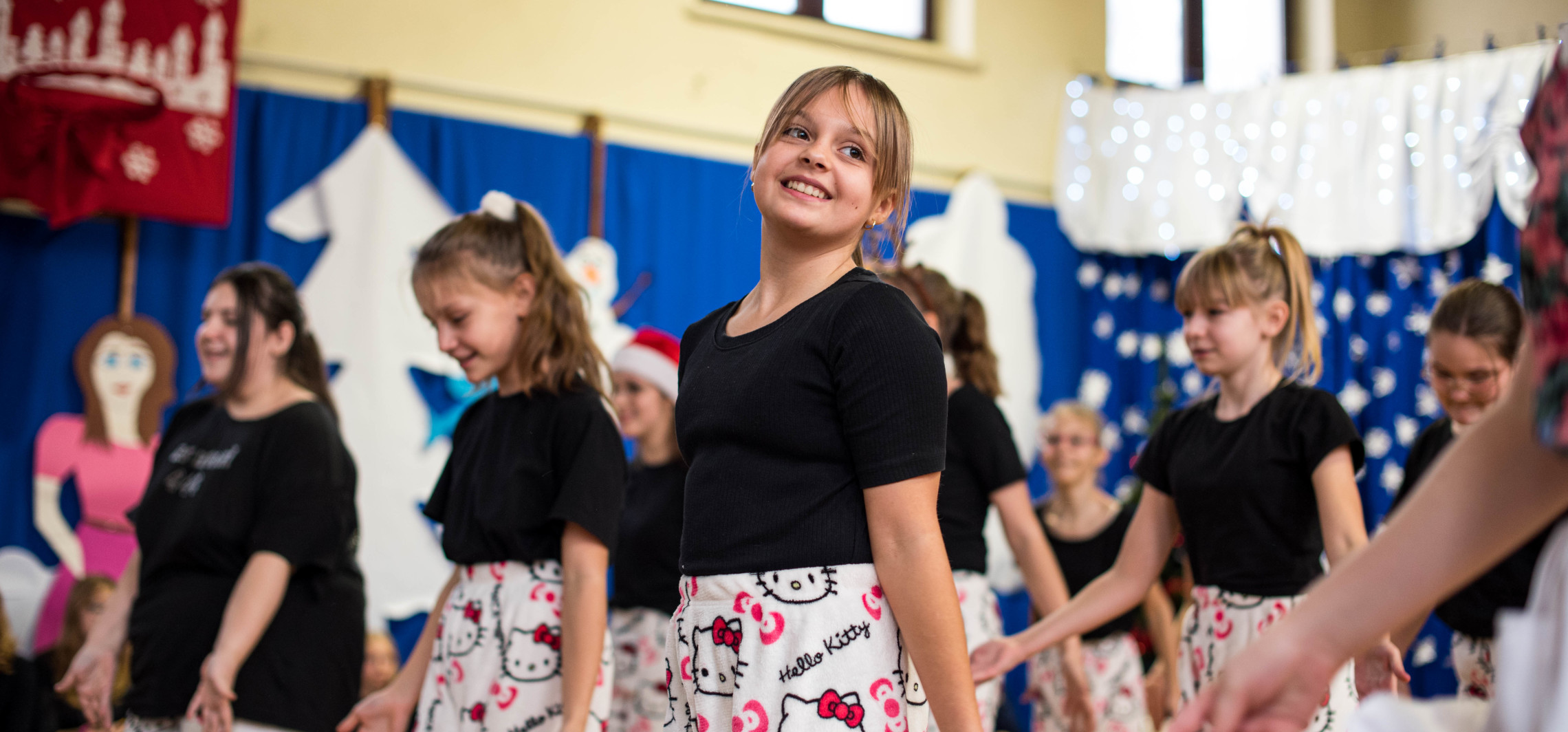 Szkoła integracyjna zaprasza na mikołajkowy koncert