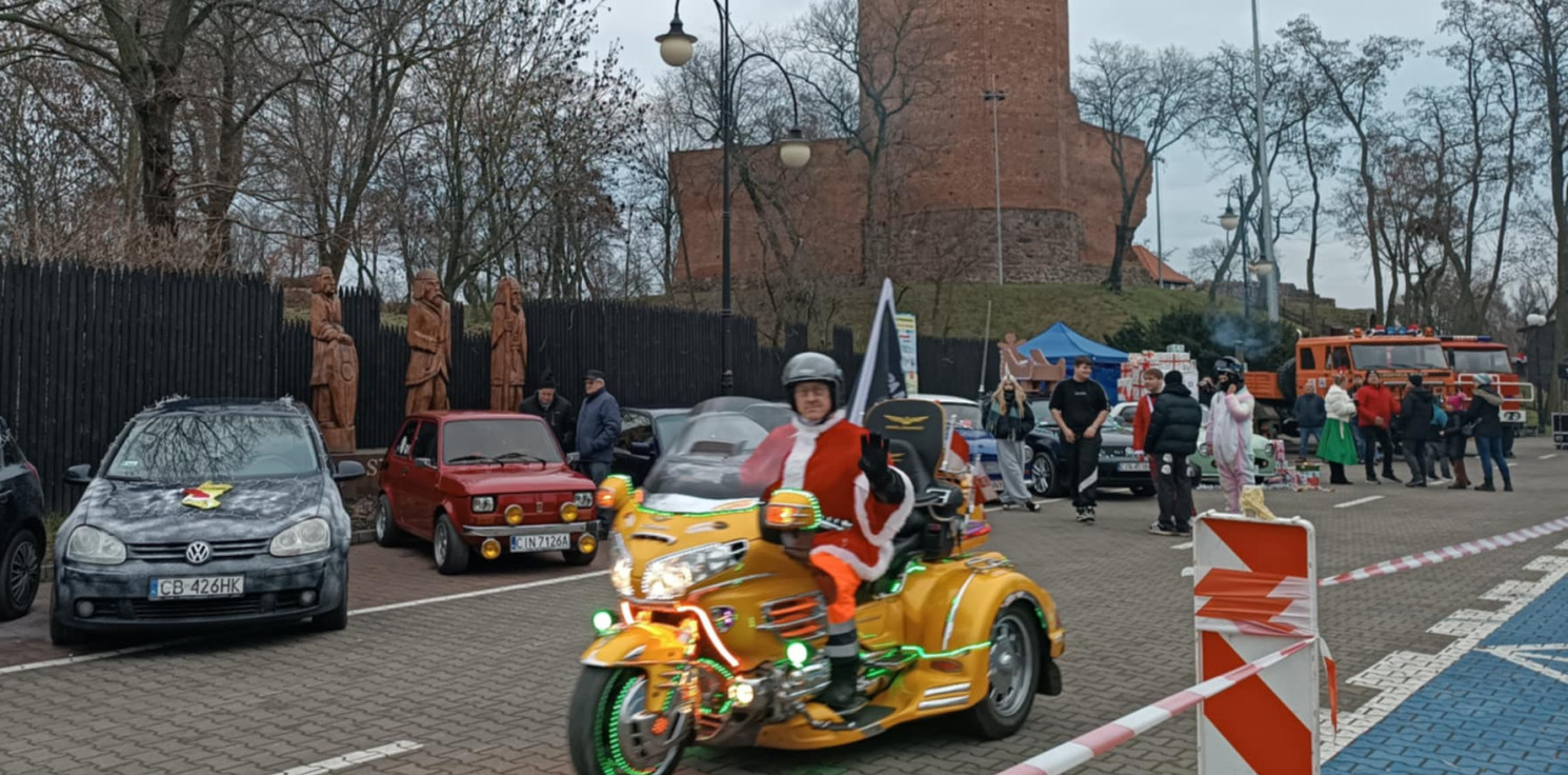 Kruszwica.online - Kruszwickie smaki na Rynku, gratka dla miłośników motoryzacji pod Mysią Wieżą