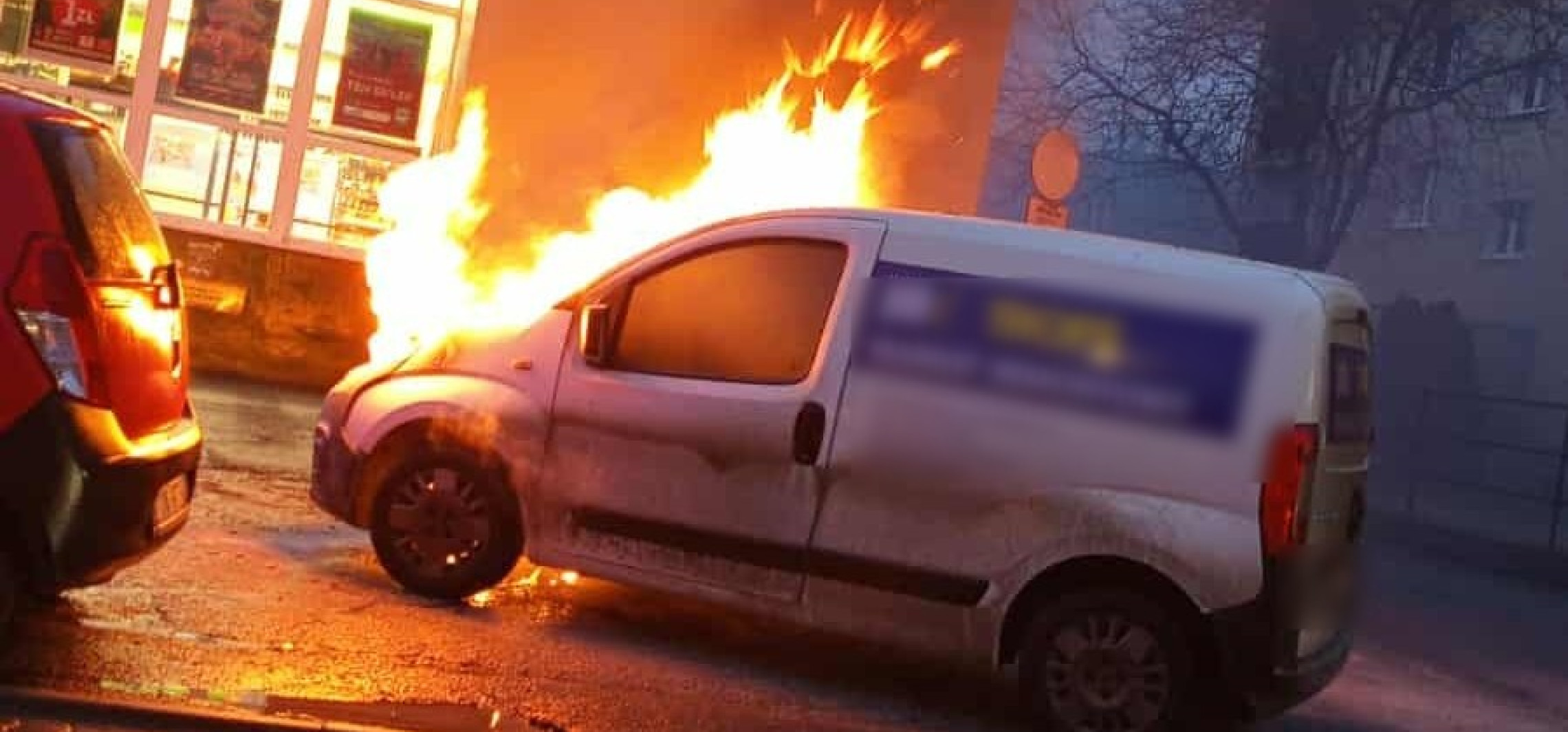 Pożar samochodu przy ulicy Świętokrzyskiej