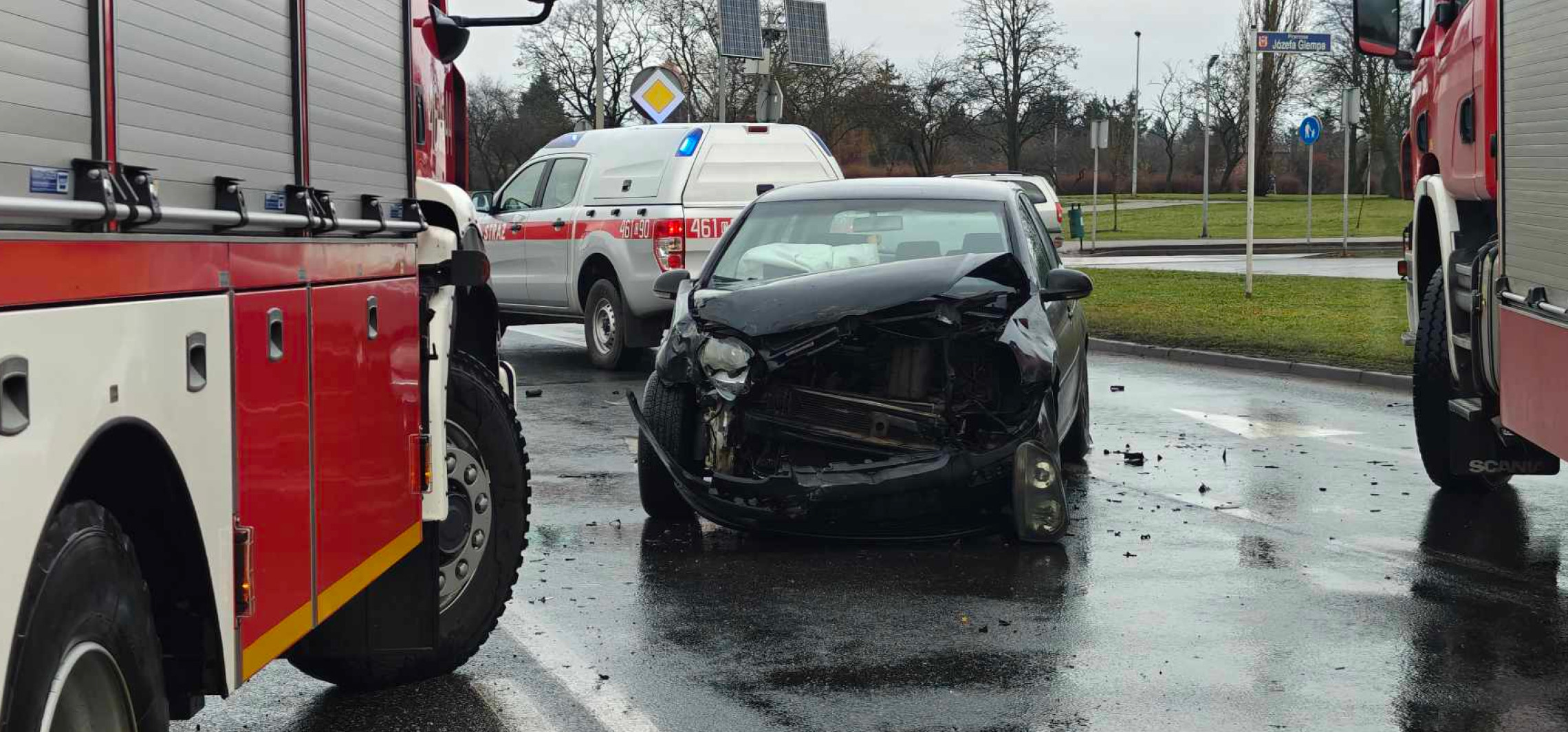 Utrudnienia na Rąbinie po zderzeniu dwóch samochodów