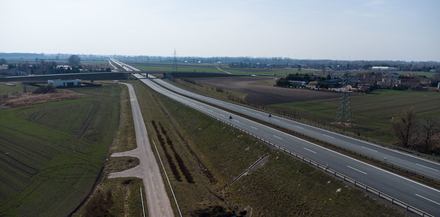 Gmina Inowrocław - Wielokilometrowa plama oleju na obwodnicy