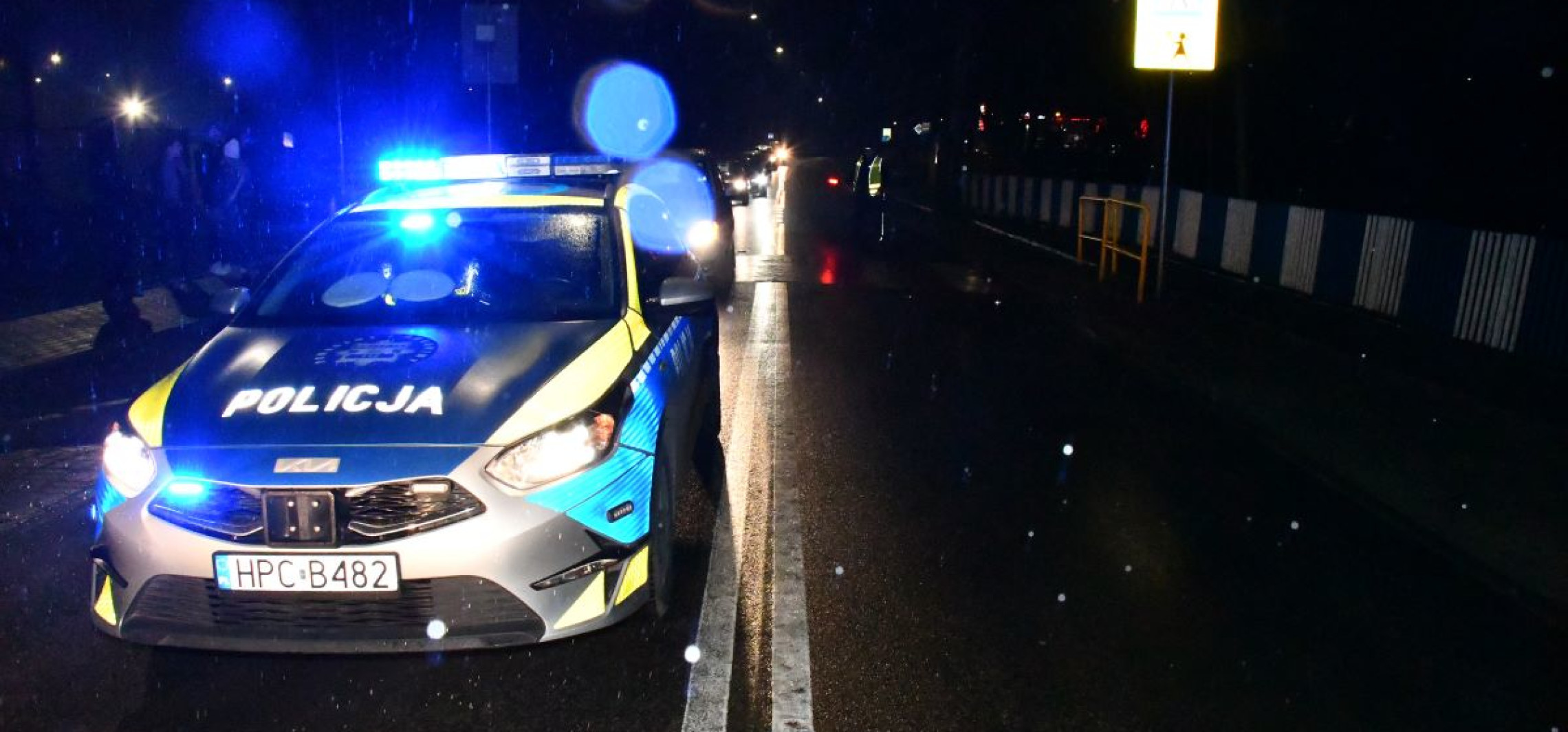 Kierowca opla potrącił na pasach 90-latkę