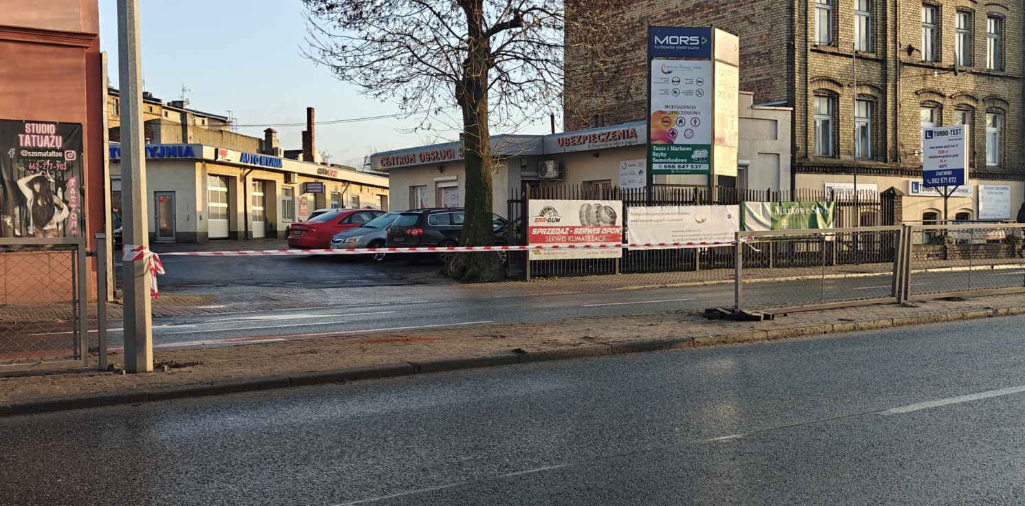 Inowrocław - Kierowca bmw wjechał w ogrodzenie na ul. Dworcowej