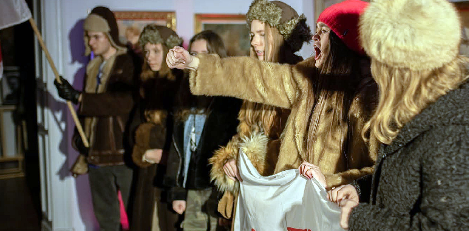 Inowrocław - Powróciły kolejki, ścieżki zdrowia i przesłuchania. Mocne sceny przy Solankowej