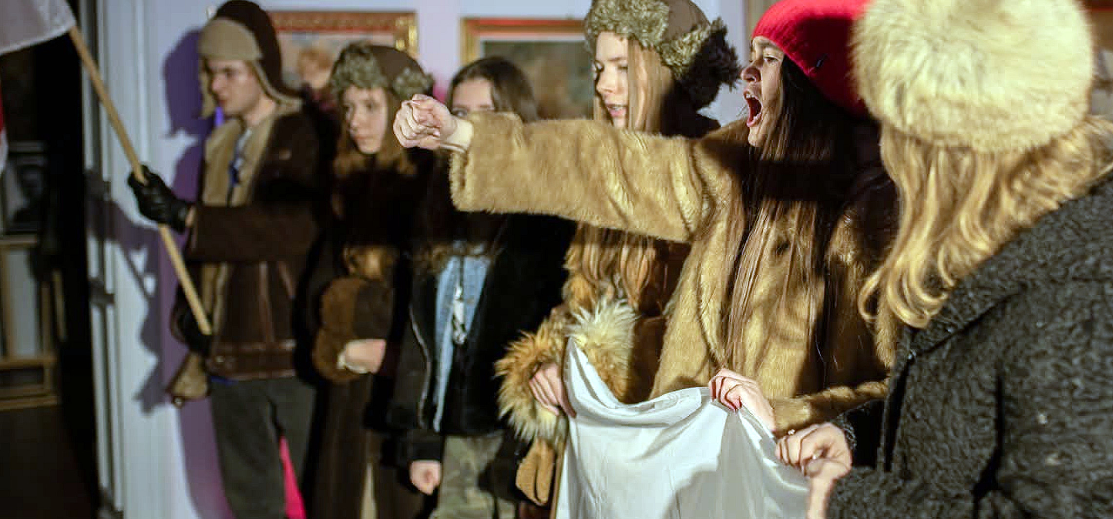 Powróciły kolejki, ścieżki zdrowia i przesłuchania. Mocne sceny przy Solankowej