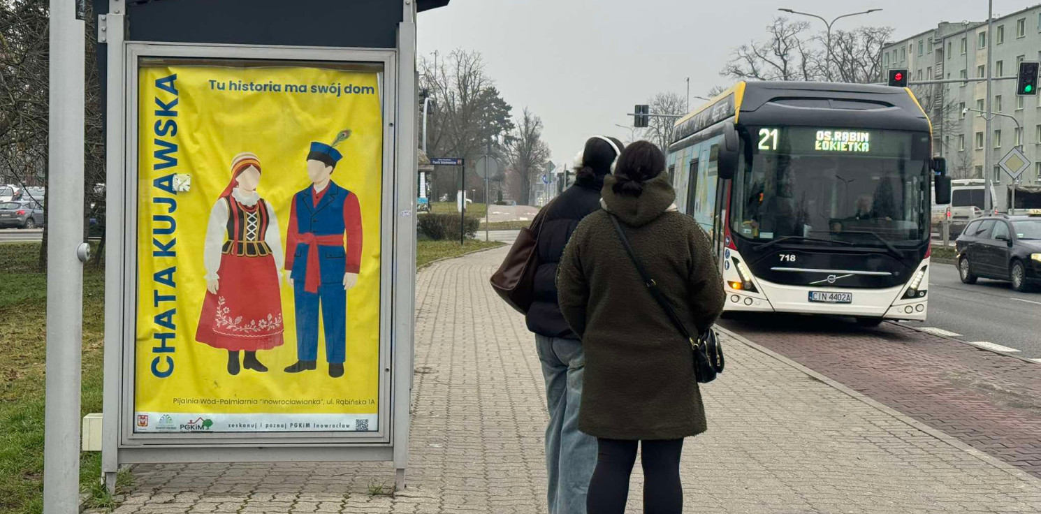 Inowrocław - “Treści plakatowe o charakterze bezużytecznym” na przystankach?