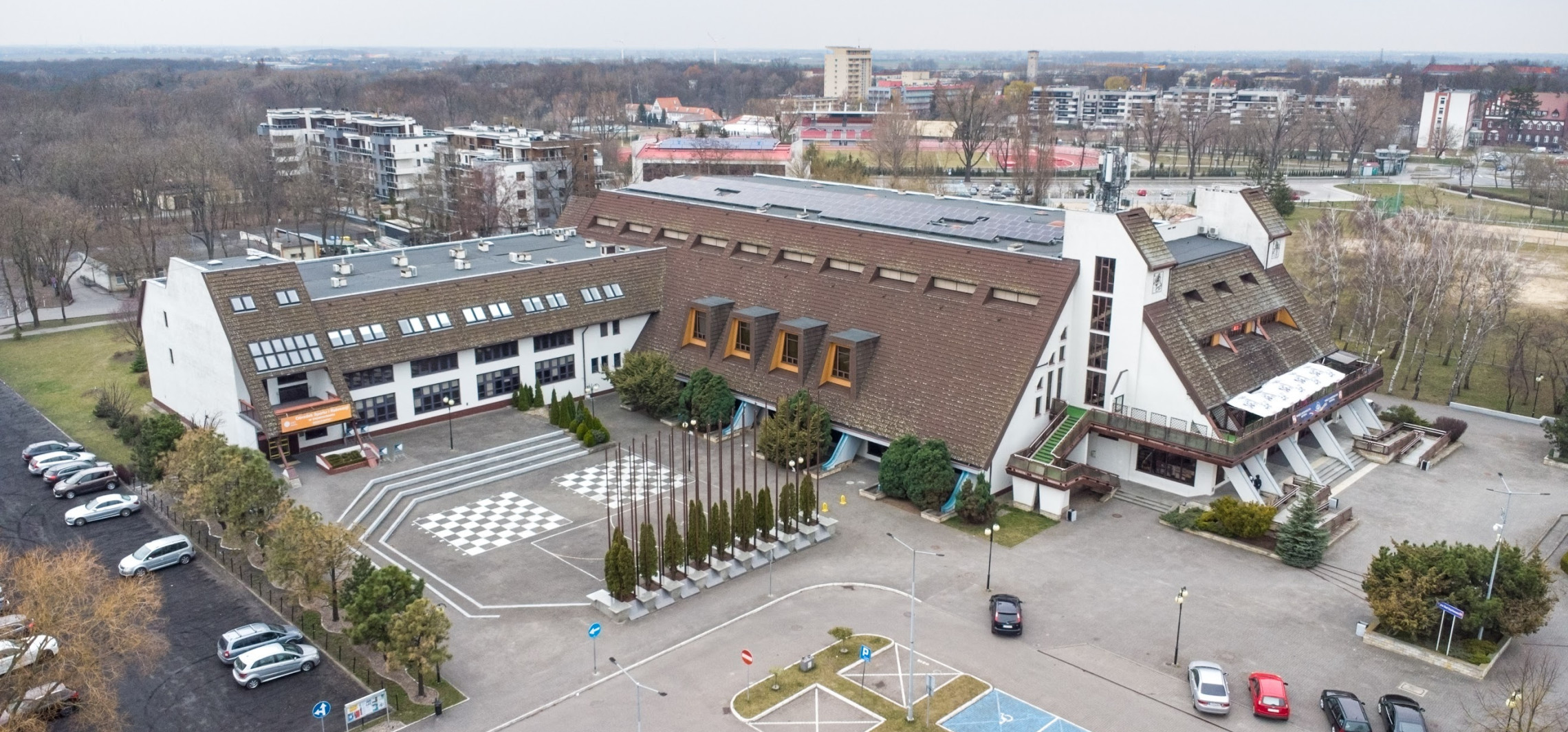 Rąbińska hala z nowym parkietem i nazwą. Qemetica wesprze też inne projekty