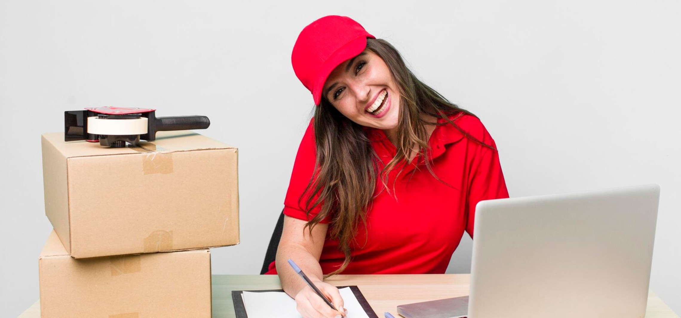 Przesyłki e-commerce dla biznesu ? jak wybrać model logistyczny dopasowany do skali sprzedaży?