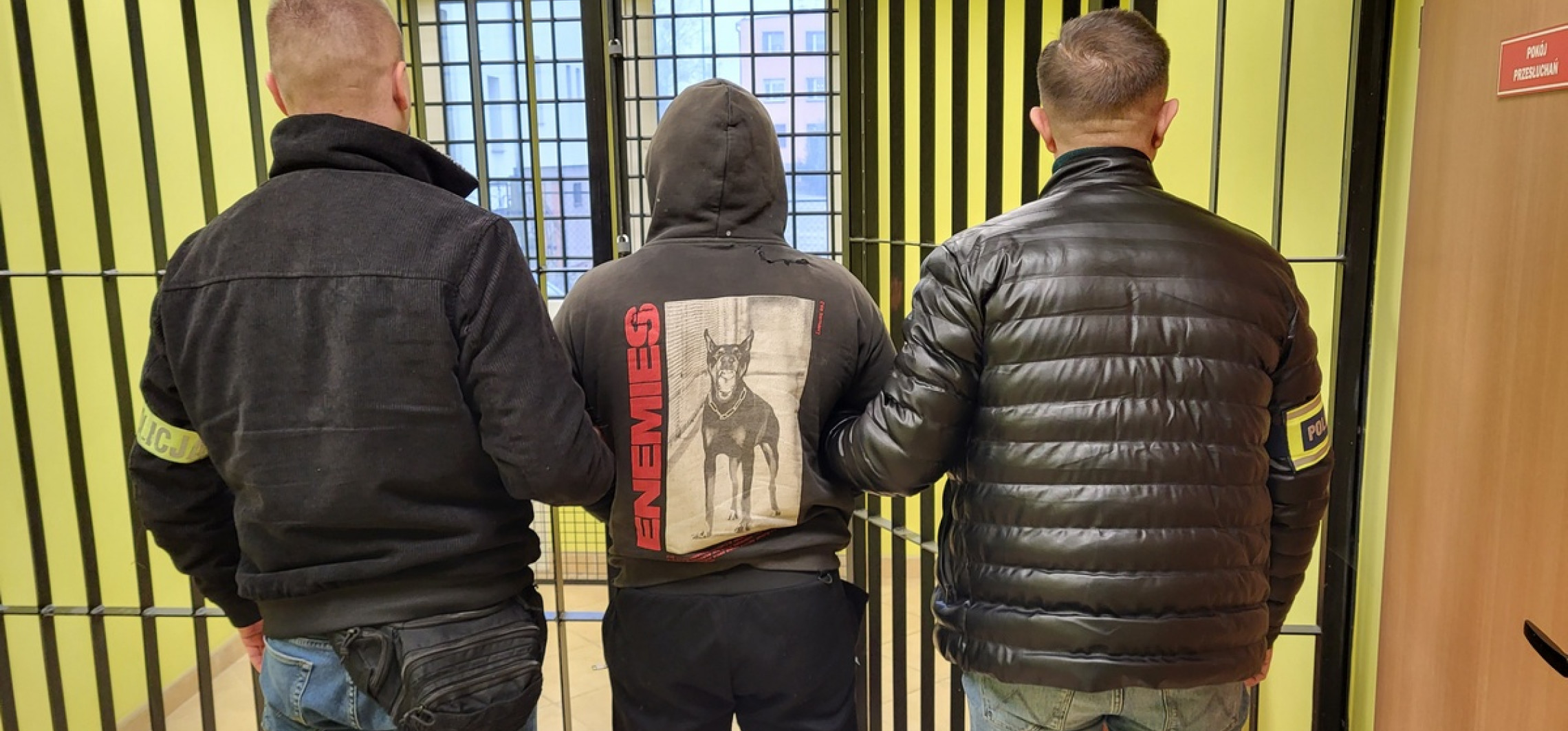 Zwabili go na spotkanie, wywieźli do stodoły i katowali