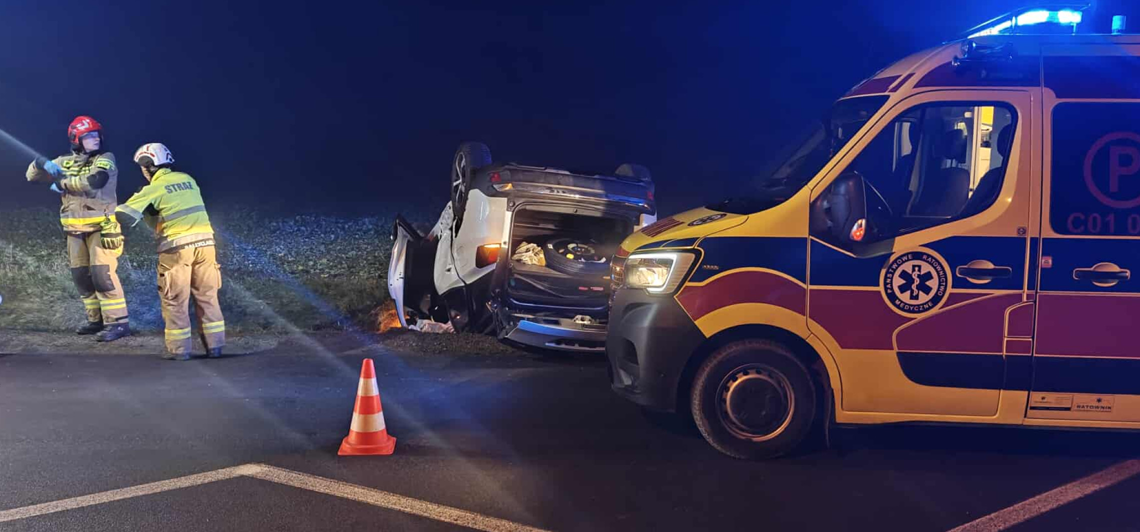 Groźna kraksa w Jacewie. Jedno auto na dachu