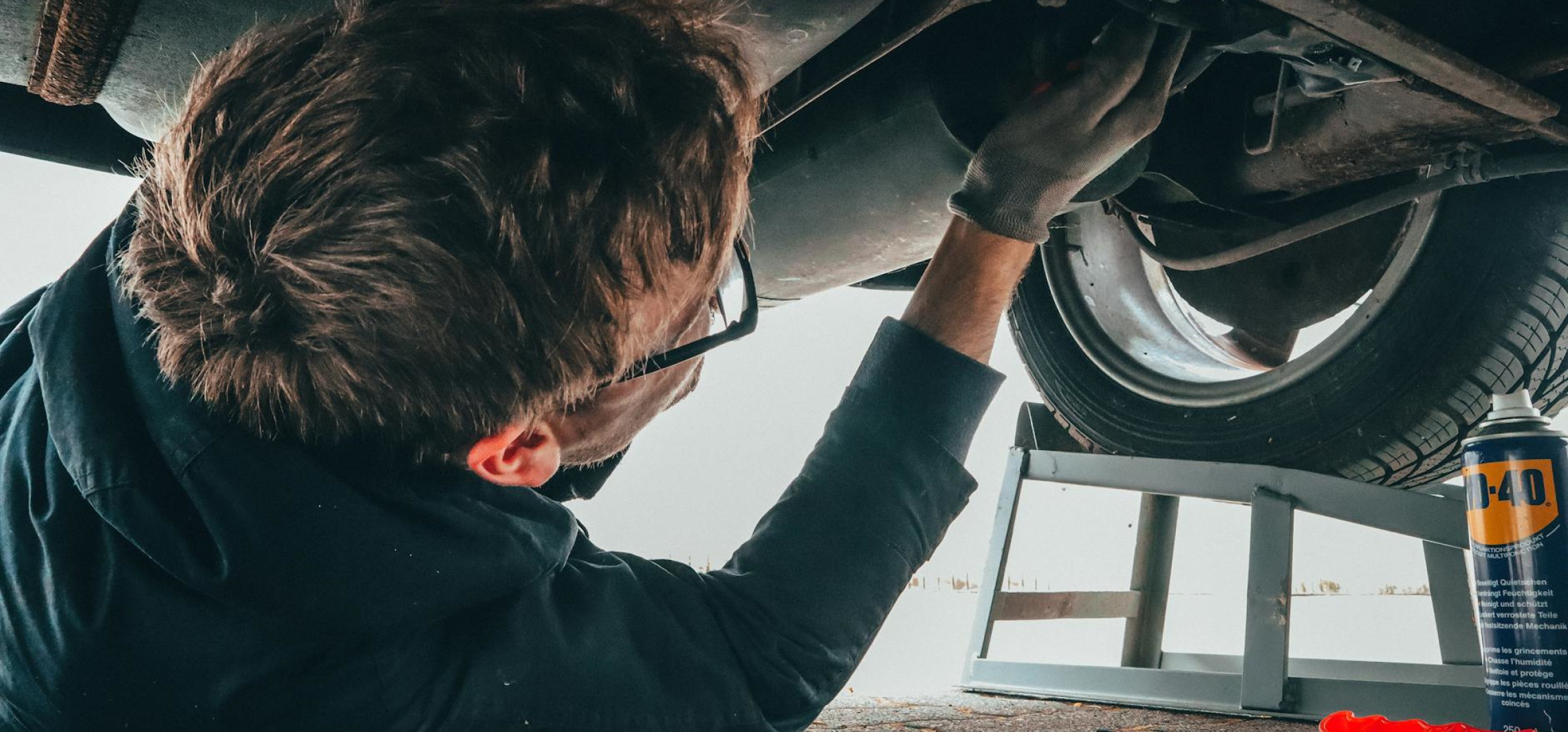 5 objawów, które jasno pokazują, iż czas odwiedzić mechanika – nie ignoruj ich