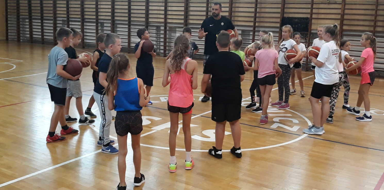 Inowrocław - Pierwsze kroki najmłodszych adeptów koszykówki