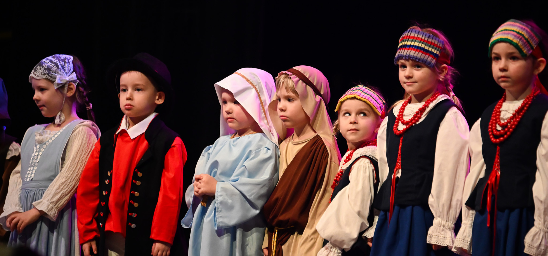 Kolędy, jasełka i atrakcje. Orszak przeniósł się do Teatru Miejskiego