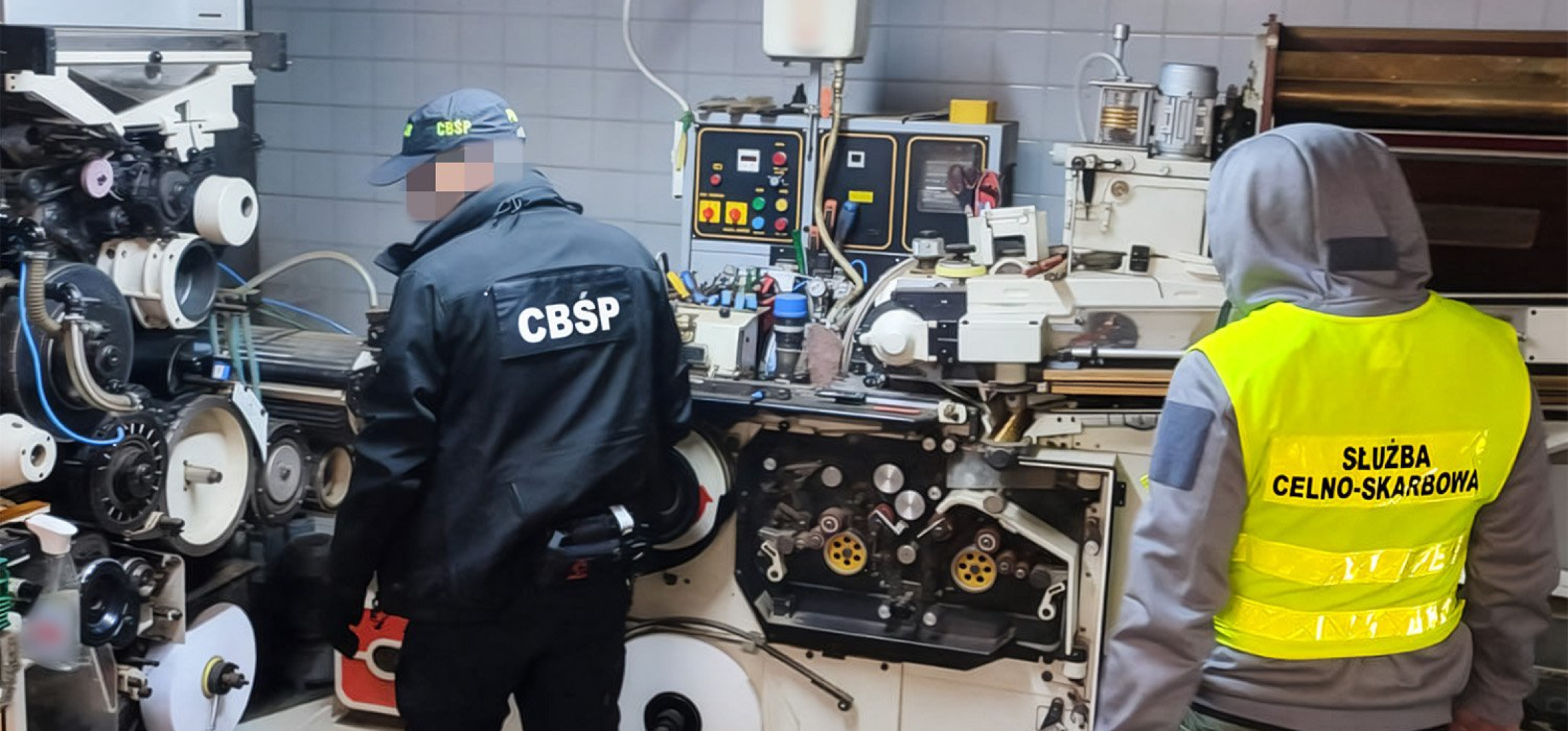 CBŚP zlikwidowało nielegalną fabrykę tytoniu pod Inowrocławiem
