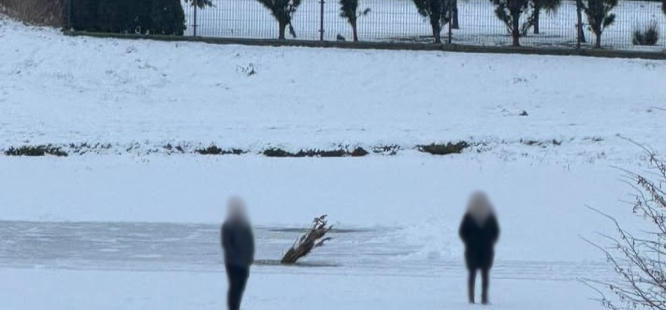 Czy musi dojść do tragedii? Mieszkańcy wchodzą na cienki lód