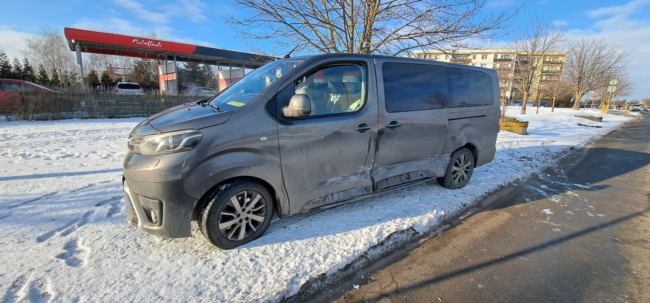 Uderzył w busa i odjechał. Poszkodowany prosi świadków o pomoc
