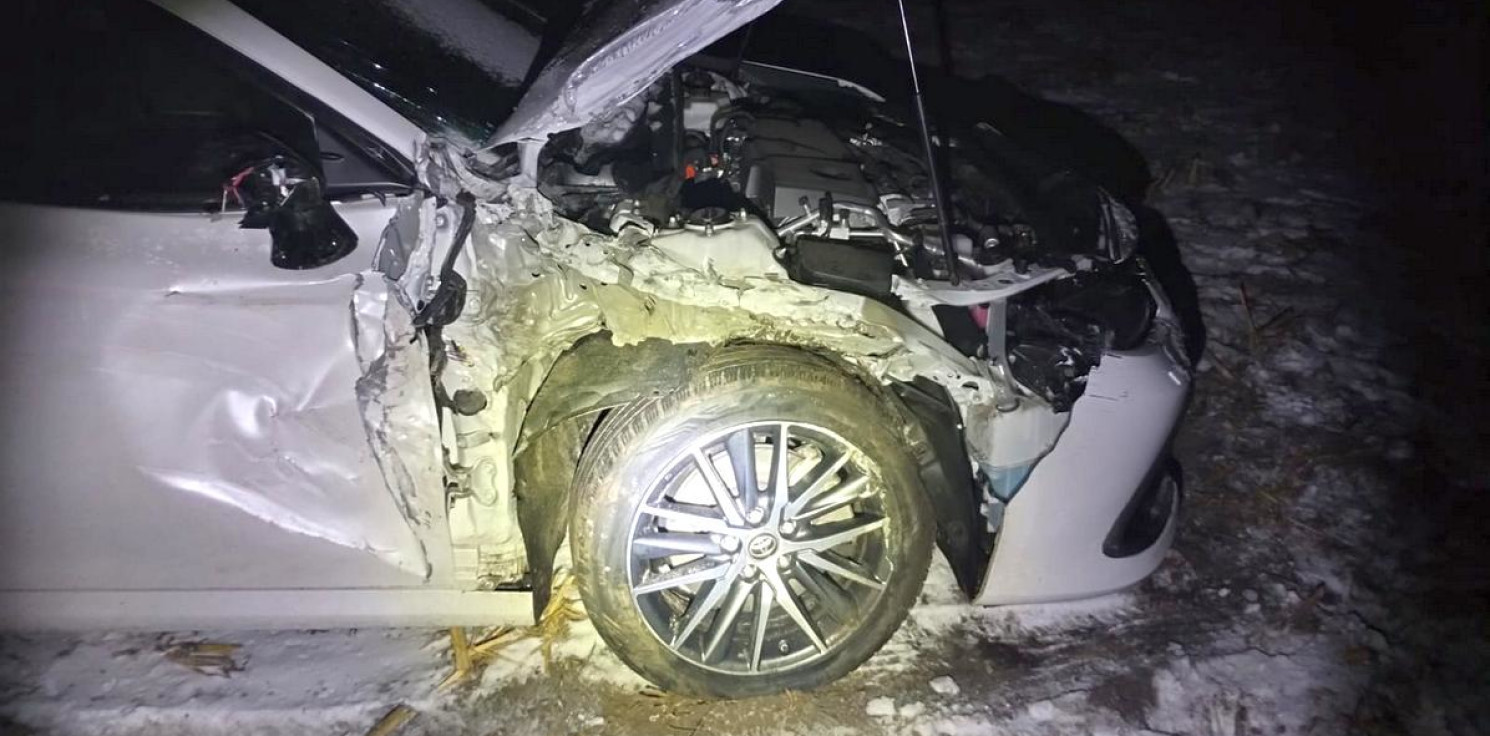 Radziejów - BMW wypadło z drogi i uderzyło w słup